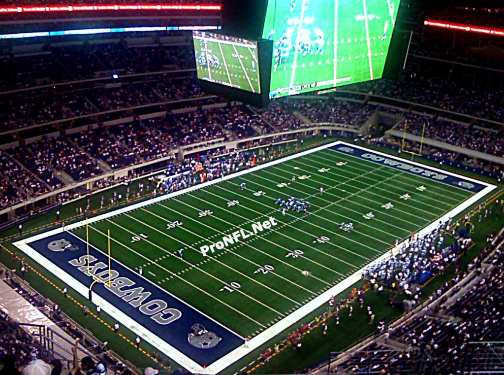 Dallas-Cowboys-playing-field-Cowboys-stadium